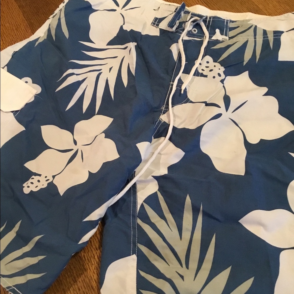 Men’s. Board shorts size L